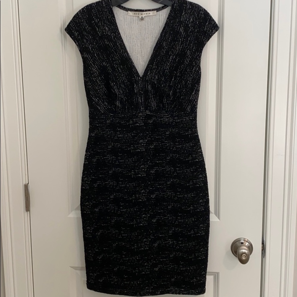 Max Studio v-neck Body-con dress
